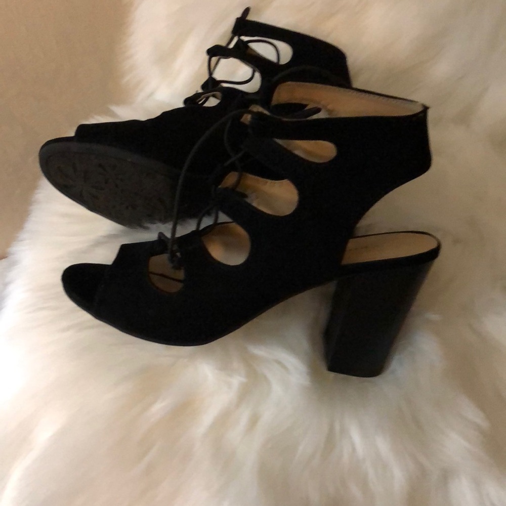 Shoes - Picture 4 of 4